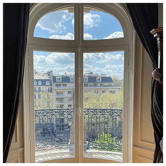 Fenêtres haussmannienne à Paris - La Fermeture Parisienne