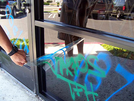 Pose de films anti-grafftis à Paris - IDF -Yvelines