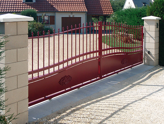 Fabrication et pose de portails traditionnels en aluminium sur mesure à Verneuil-sur-Seine - La Fermeture Parisienne - Yvelines