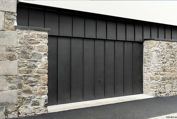 Pose de portes de garage basculantes sur mesure en aluminium à Chatou  - La Fermeture Parisienne - Yvelines