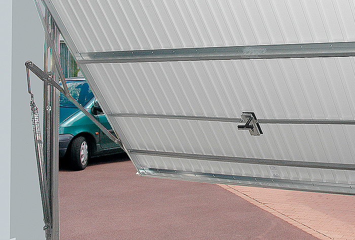 Pose de portes de garage basculantes sur mesure en aluminium à Bailly  - La Fermeture Parisienne - Yvelines
