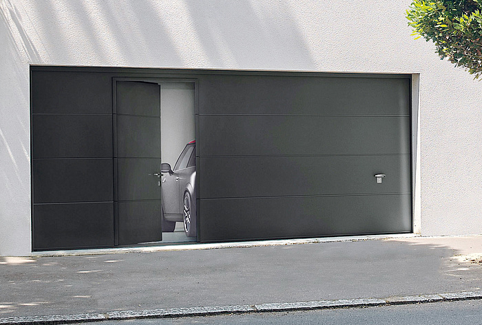 Pose de portes de garage sectionnelles sur mesure en aluminium à Chatou  - La Fermeture Parisienne - Yvelines
