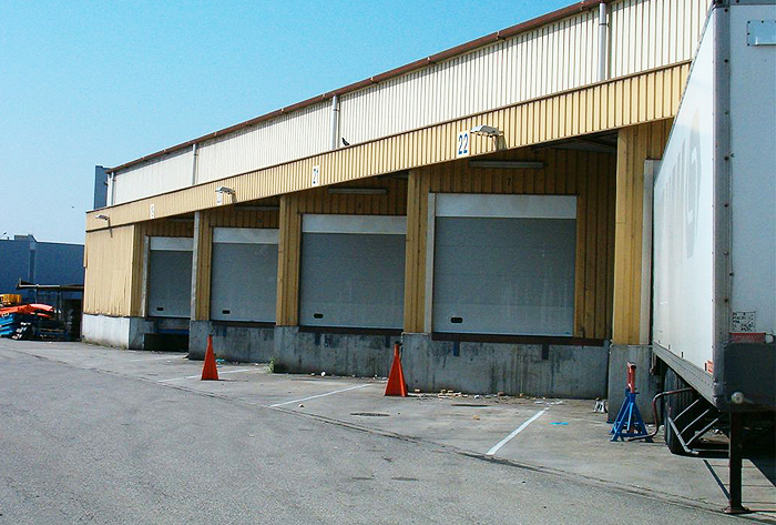 Installation de portes industrielles pour batiments commerciaux et entrepôts  - La Fermeture Parisienne - Yvelines