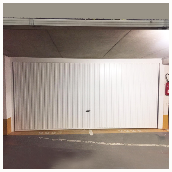 Porte de garage basculante parking en sous-sol à Paris - La Fermeture Parisienne