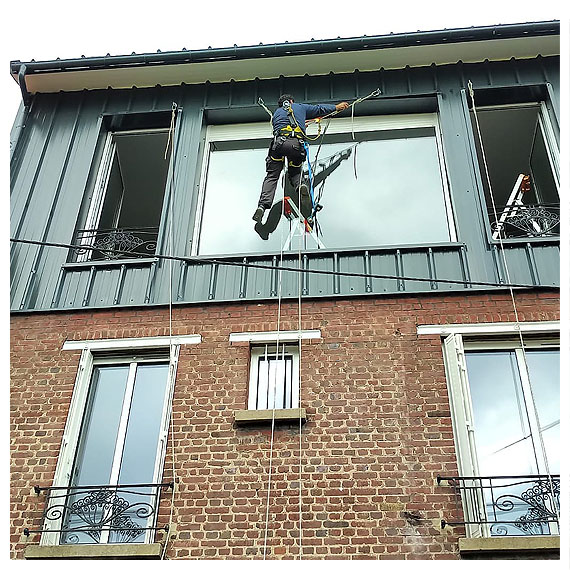 Pose de volets roulants en hauteur - La Fermeture Parisienne